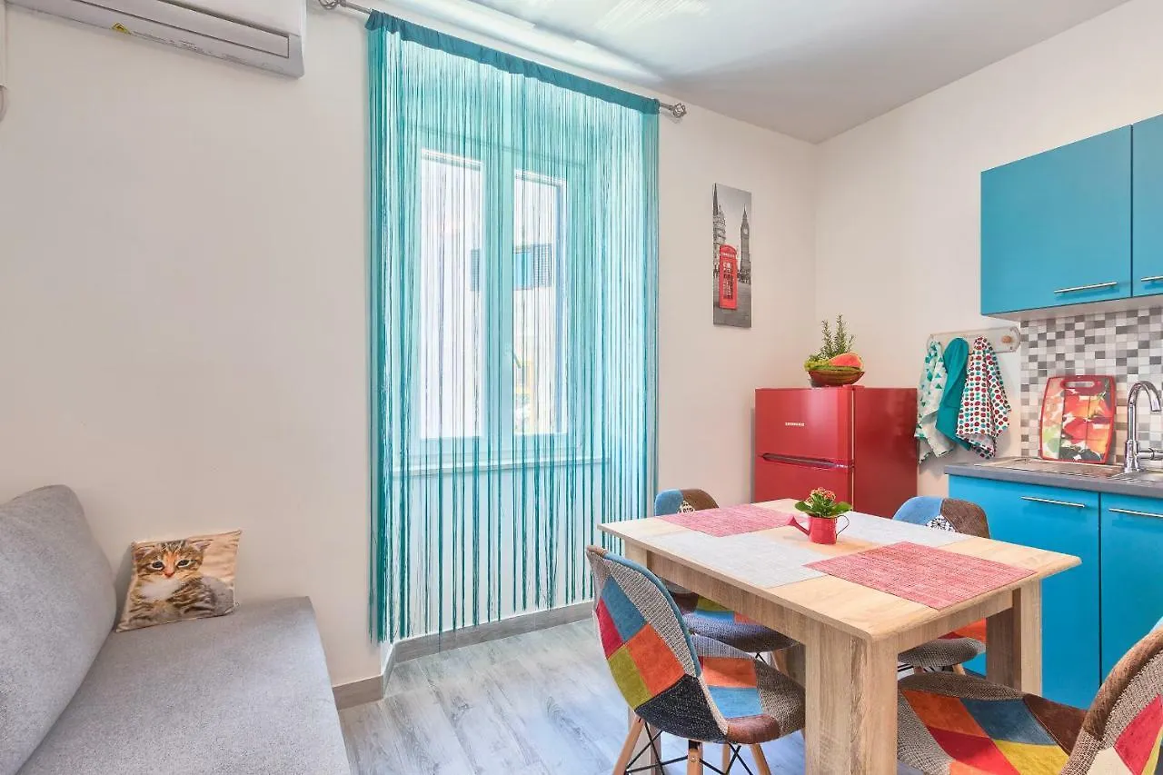 Apartment Amfiteatar Moris Pula 0*,